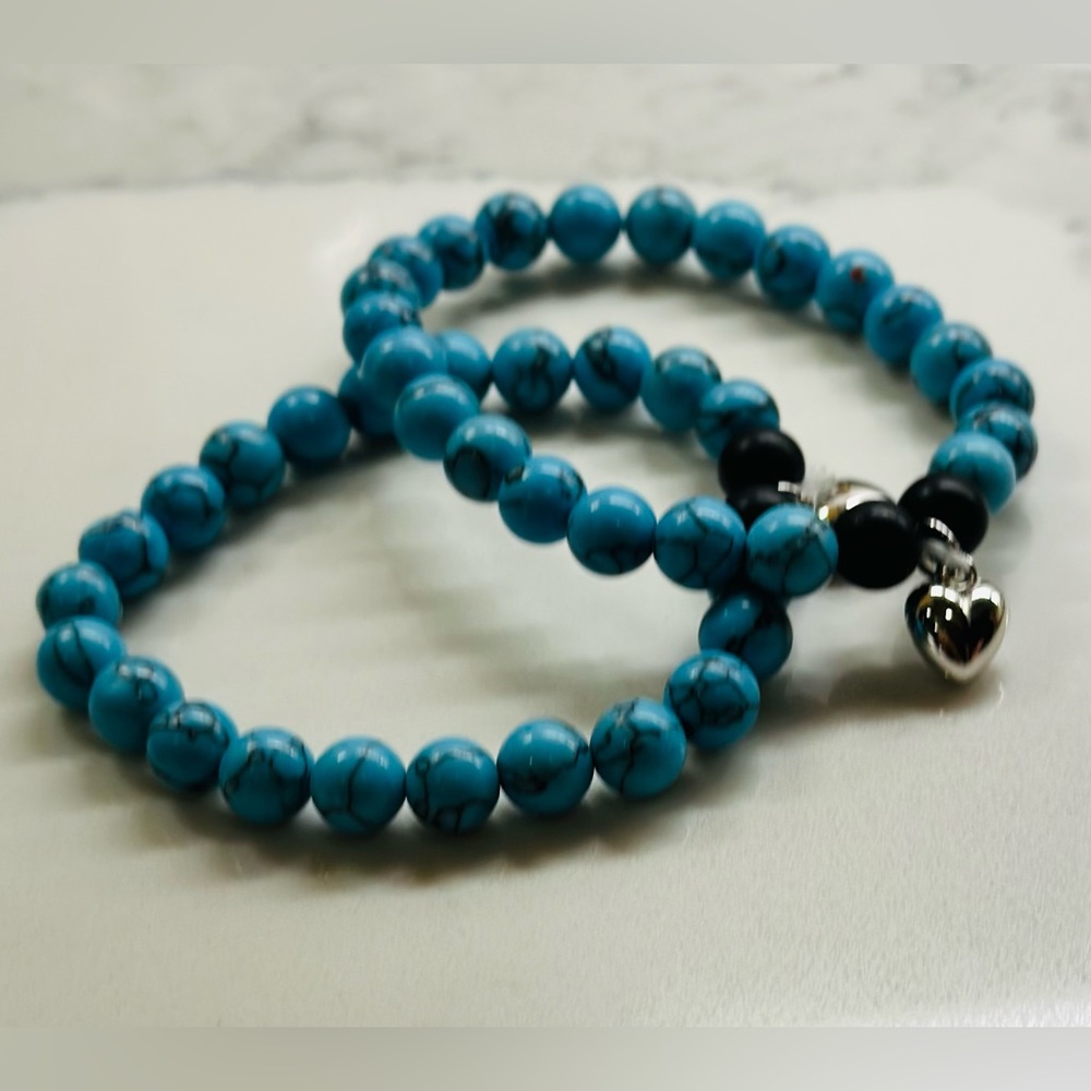 Turquoise bracelet with heart pendant NWOT